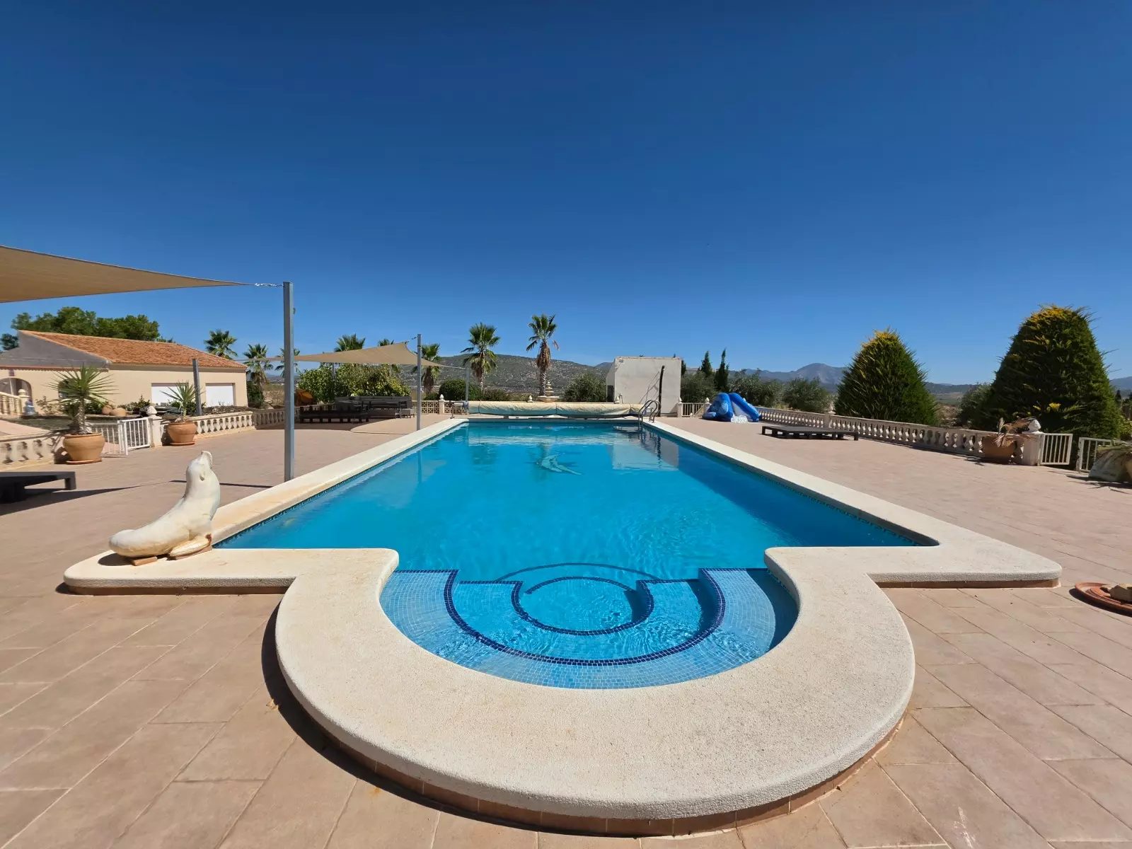 4-bedroom Villa In Pinoso, Spain (405 M²)