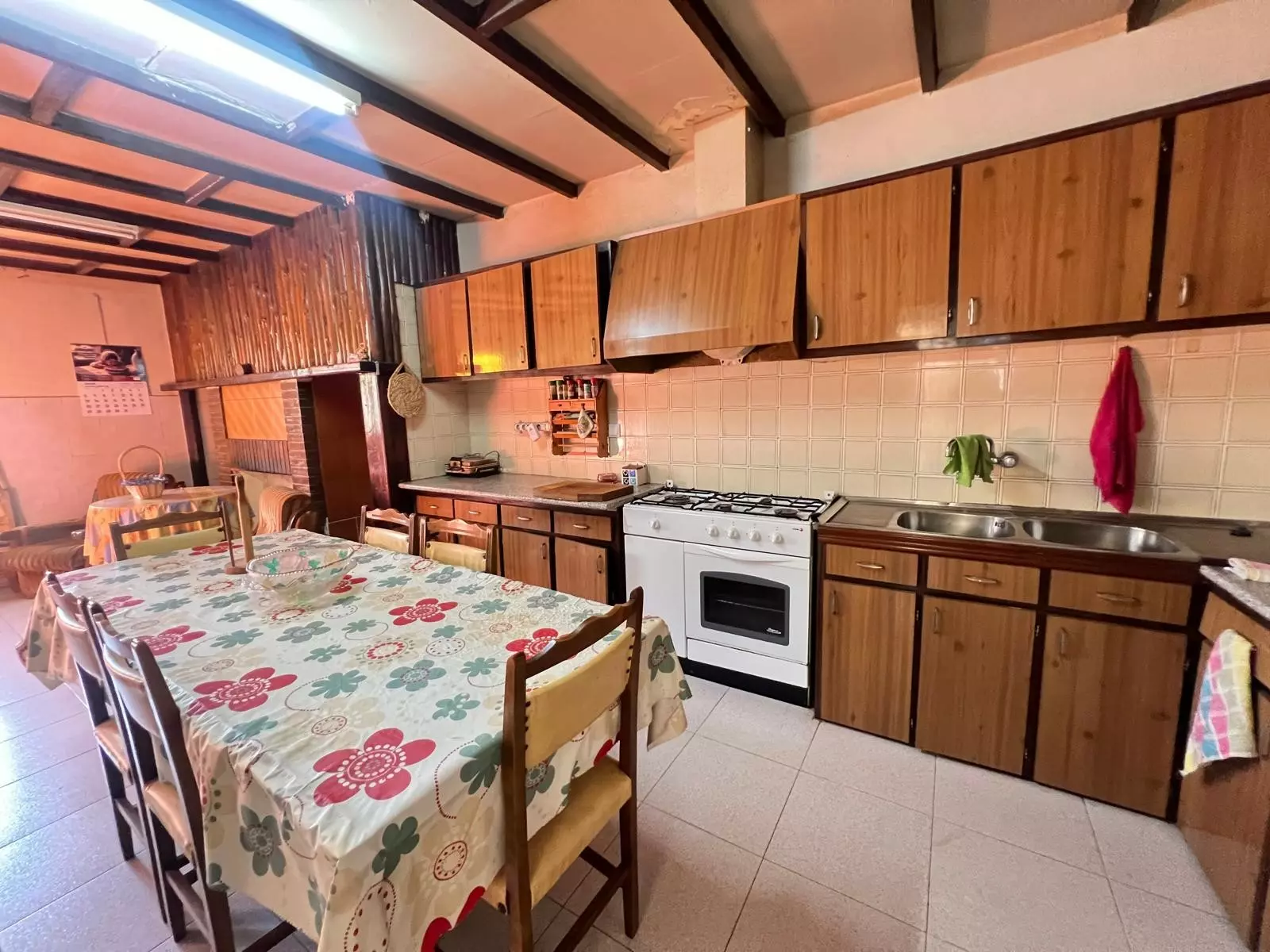 6-bedroom Town House In Pinoso, Spain (260 M²)