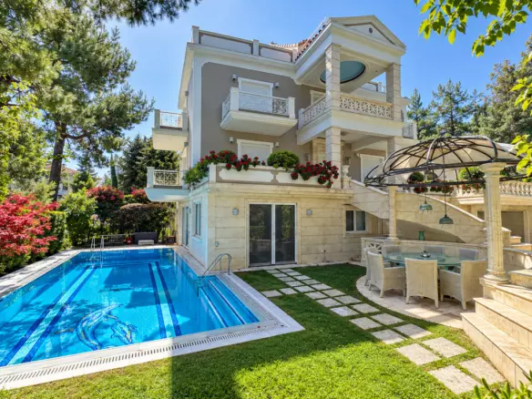 5-bedroom Villa In Dionisos, Greece (420 M²)