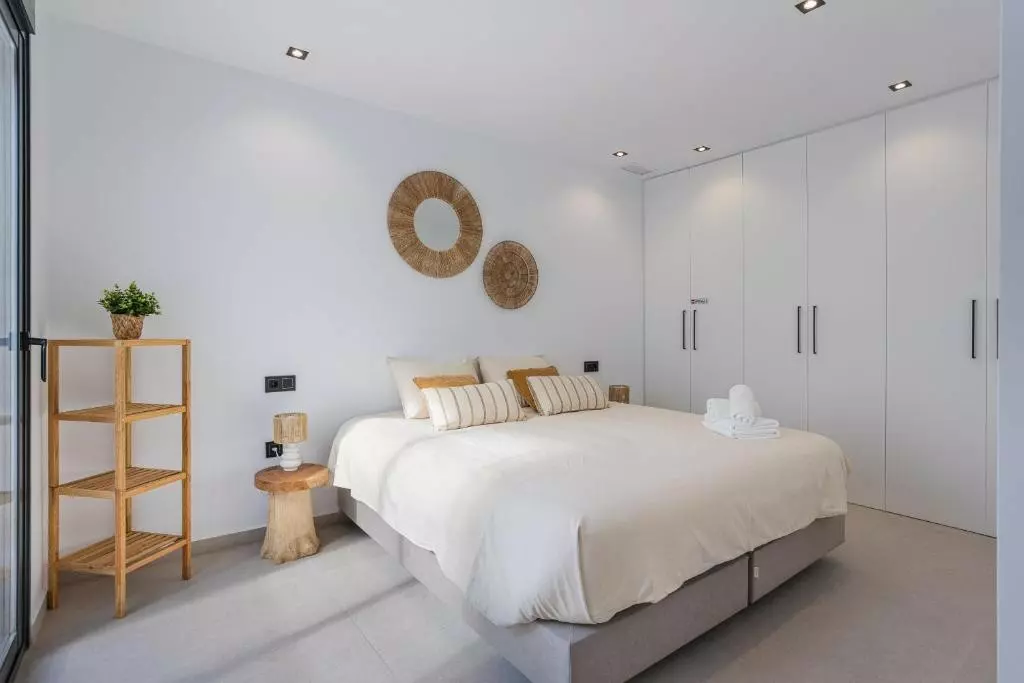 3-bedroom Detached Villa In Dolores, Spain (150 M²)