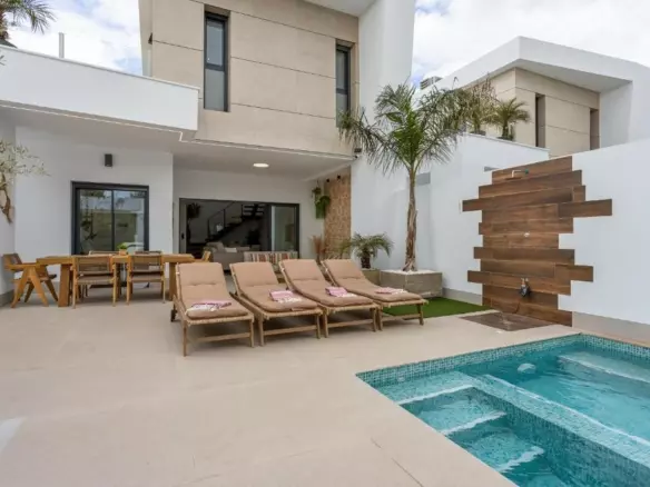 3-bedroom Detached Villa In Dolores, Spain (150 M²)