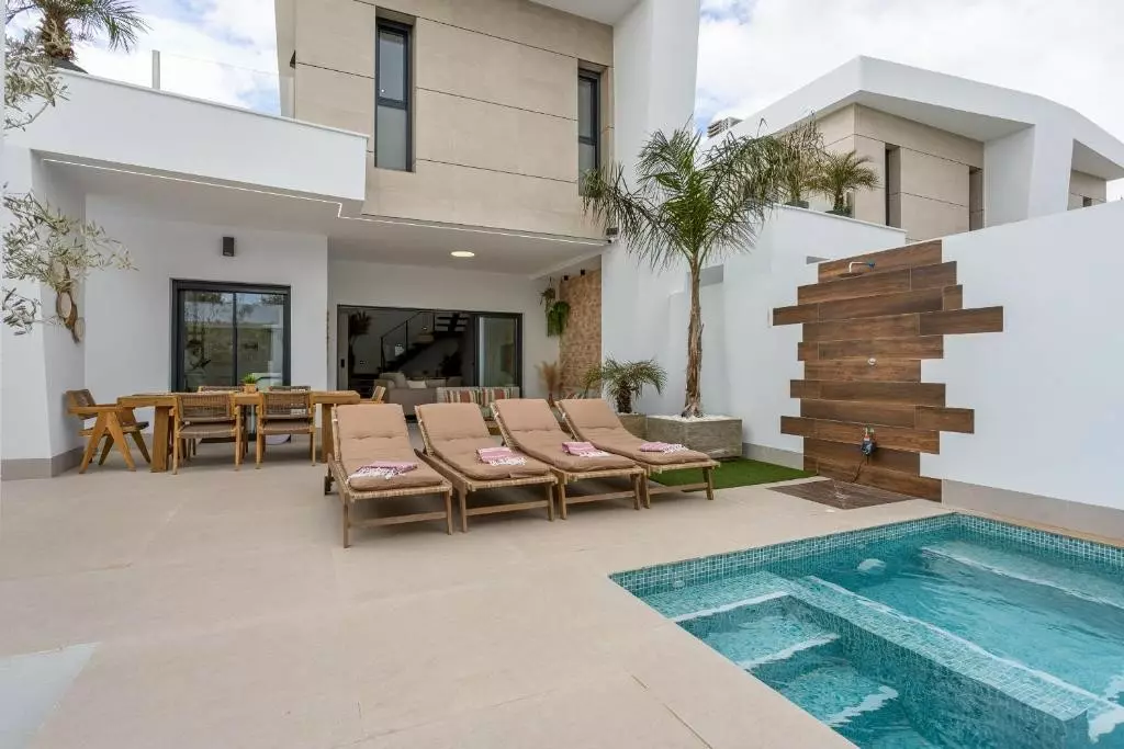 3-bedroom Detached Villa In Dolores, Spain (150 M²)