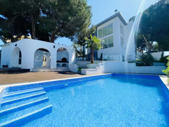6-bedroom Villa In Torrevieja, Spain (218 M²)