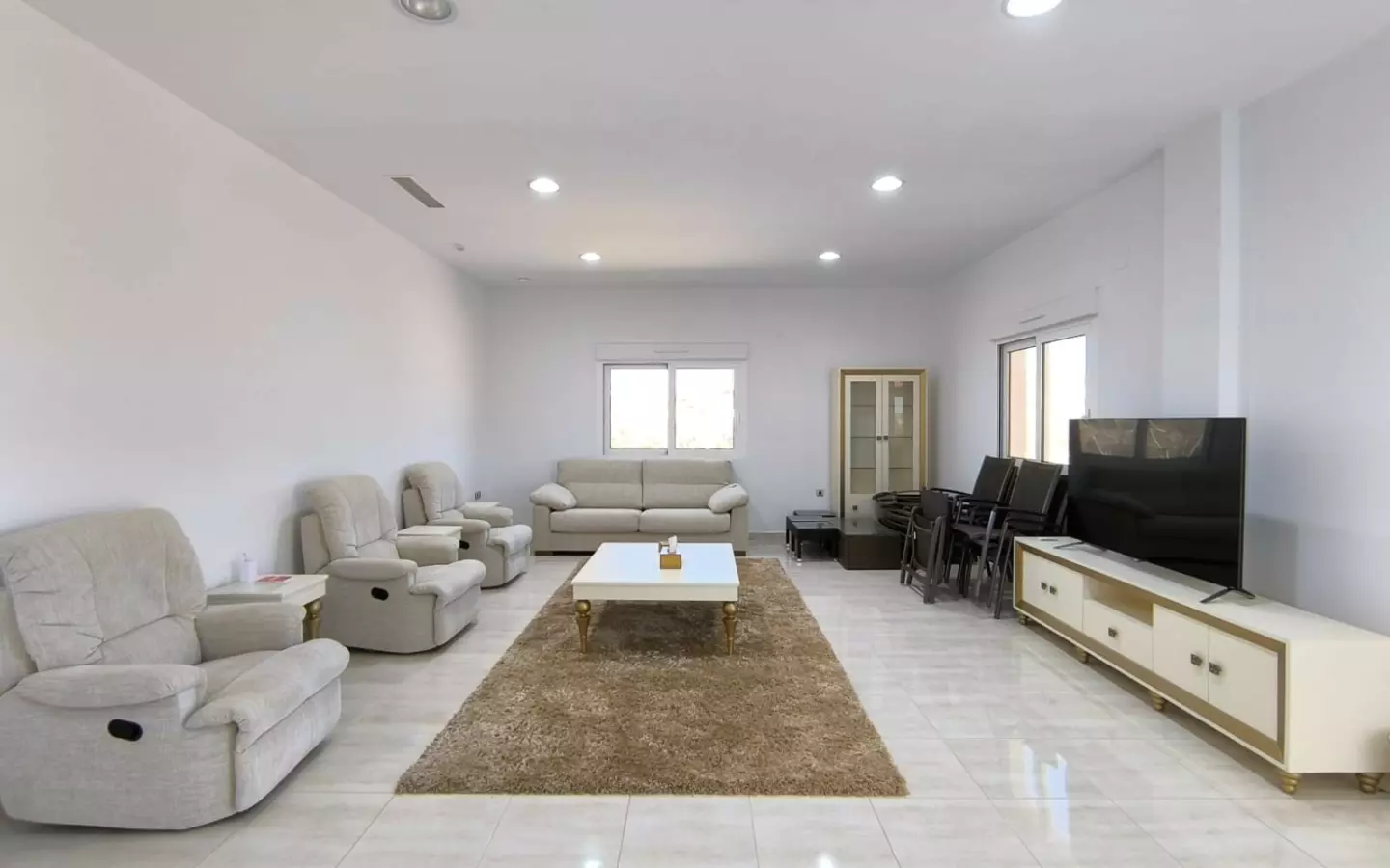 4-bedroom Villa In Pinoso, Spain (209 M²)