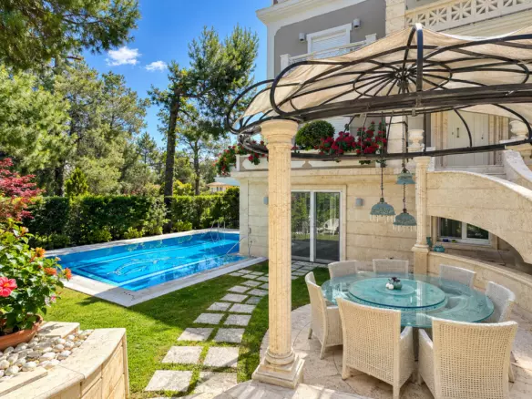 5-bedroom Villa In Dionisos, Greece (420 M²)