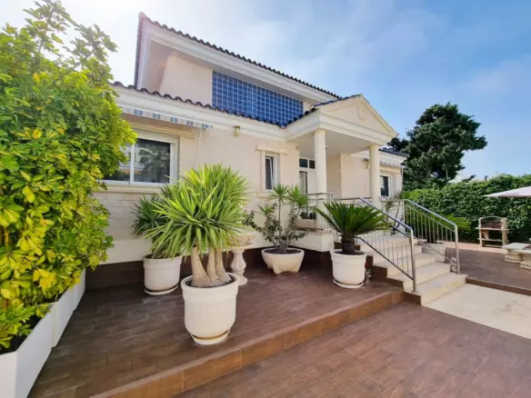 5-bedroom Villa In Torrevieja, Spain (469 M²)
