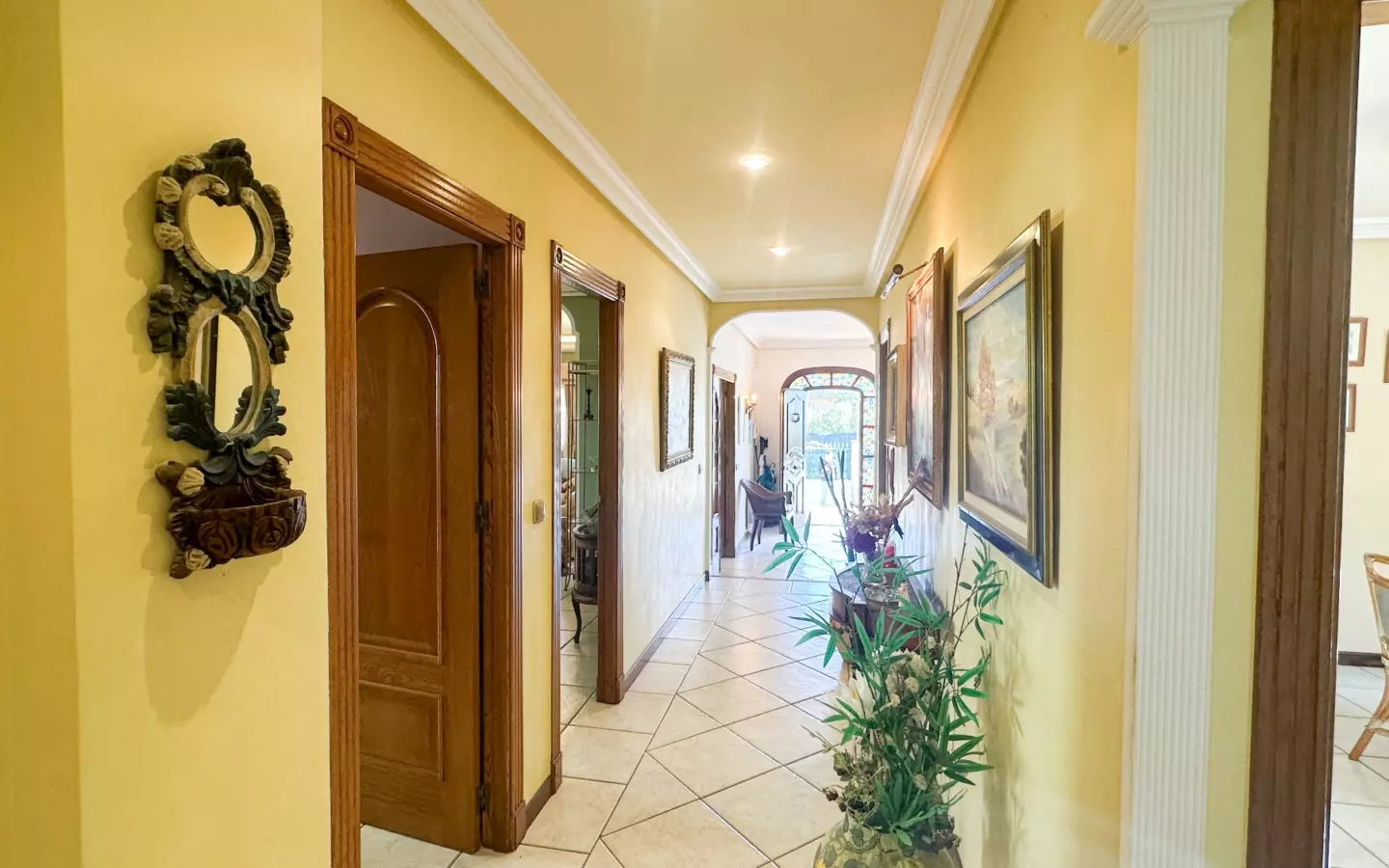 6-bedroom Villa In Torrevieja, Spain (290 M²)