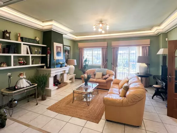 6-bedroom Villa In Torrevieja, Spain (290 M²)