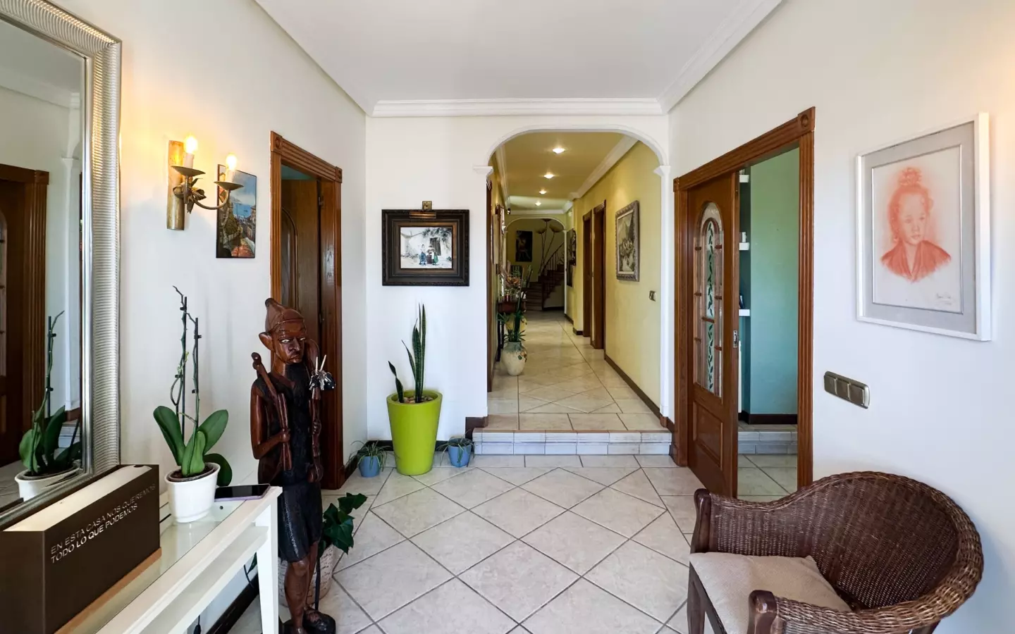 6-bedroom Villa In Torrevieja, Spain (290 M²)