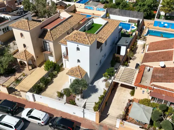 4-bedroom Villa In Torrevieja, Spain (245 M²)