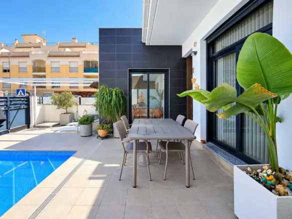 2-bedroom Townhouse In Formentera Del Segura, Spain (84 M²)