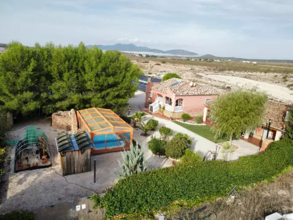 3-bedroom Country House In Pinoso, Spain (184 M²)