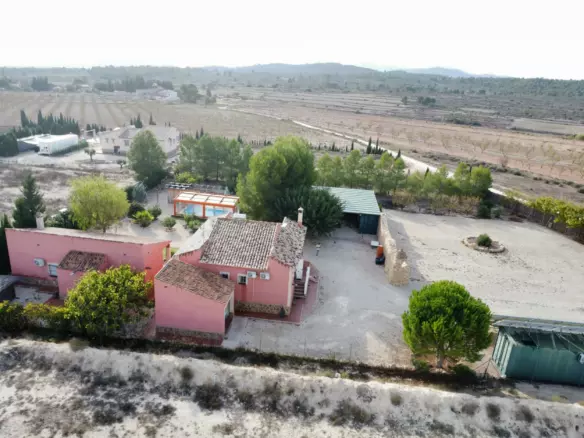 3-bedroom Country House In Pinoso, Spain (184 M²)