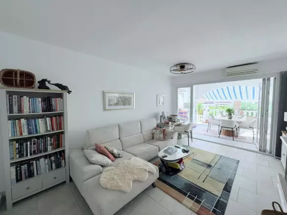 2-bedroom Villa In Villamartin, Spain (90 M²)