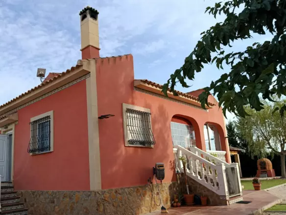 3-bedroom Country House In Pinoso, Spain (184 M²)