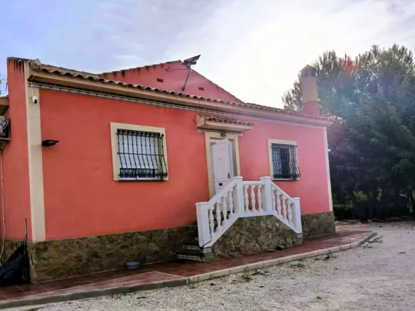 3-bedroom Country House In Pinoso, Spain (184 M²)
