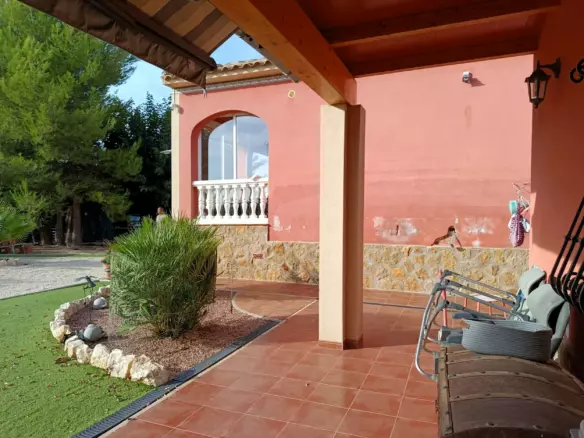 3-bedroom Country House In Pinoso, Spain (184 M²)