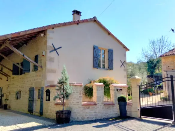 3-bedroom Country House In Nanteuil-en-vallee, France (173 M²)