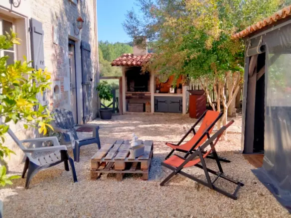 3-bedroom Country House In Nanteuil-en-vallee, France (173 M²)