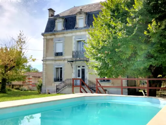 5-bedroom Maison De Maitre In Aigre, France (170 M²)