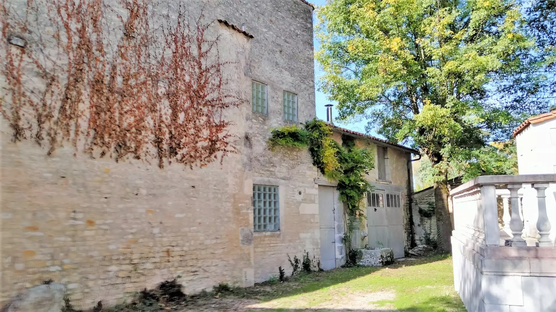 5-bedroom Maison De Maitre In Aigre, France (170 M²)