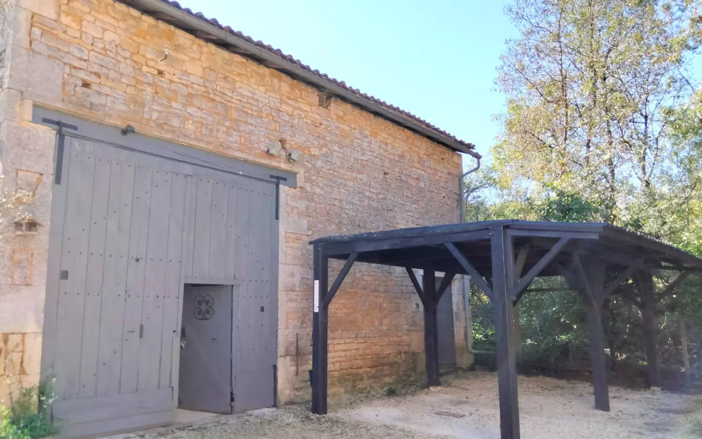 3-bedroom Country House In Nanteuil-en-vallee, France (173 M²)