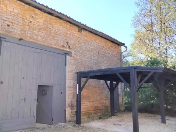 3-bedroom Country House In Nanteuil-en-vallee, France (173 M²)