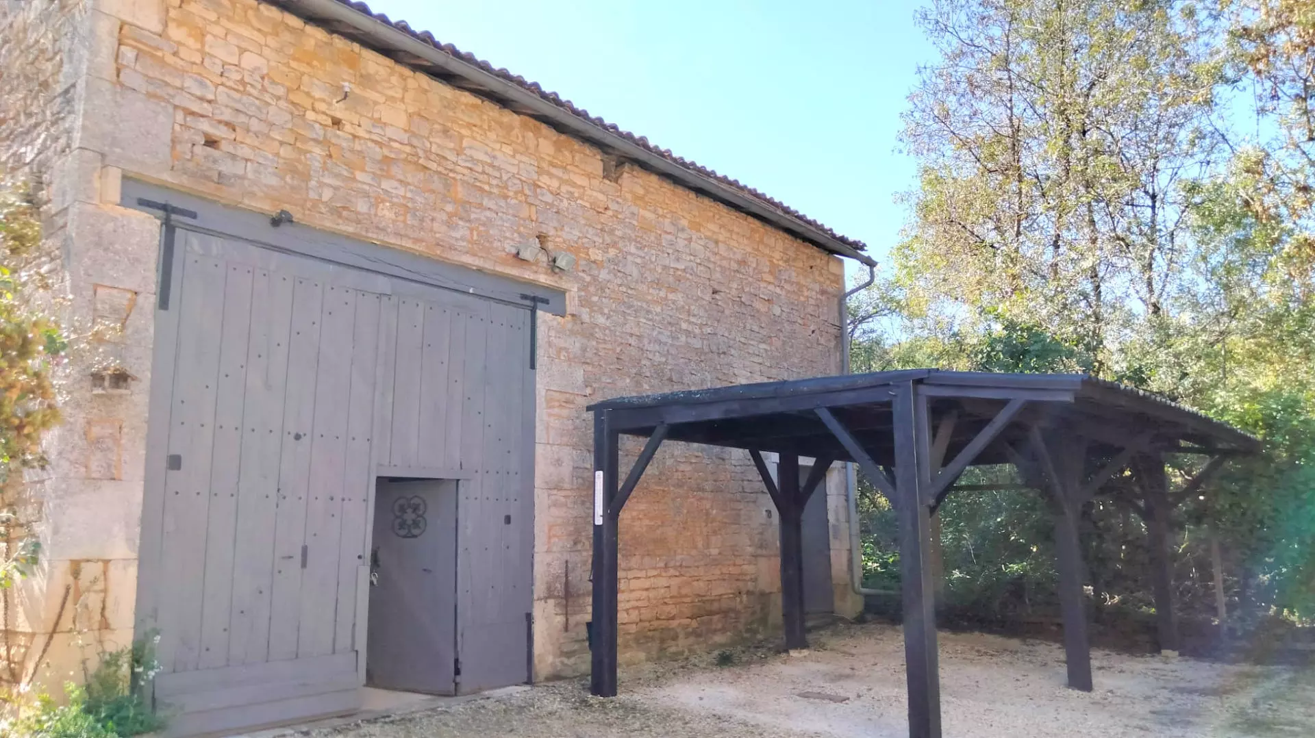 3-bedroom Country House In Nanteuil-en-vallee, France (173 M²)