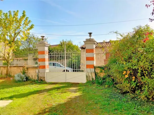 5-bedroom Maison De Maitre In Aigre, France (170 M²)