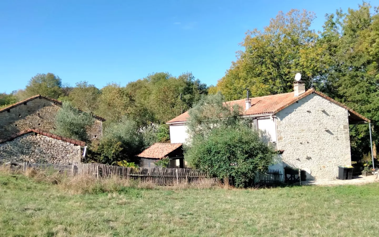 3-bedroom Country House In Nanteuil-en-vallee, France (173 M²)