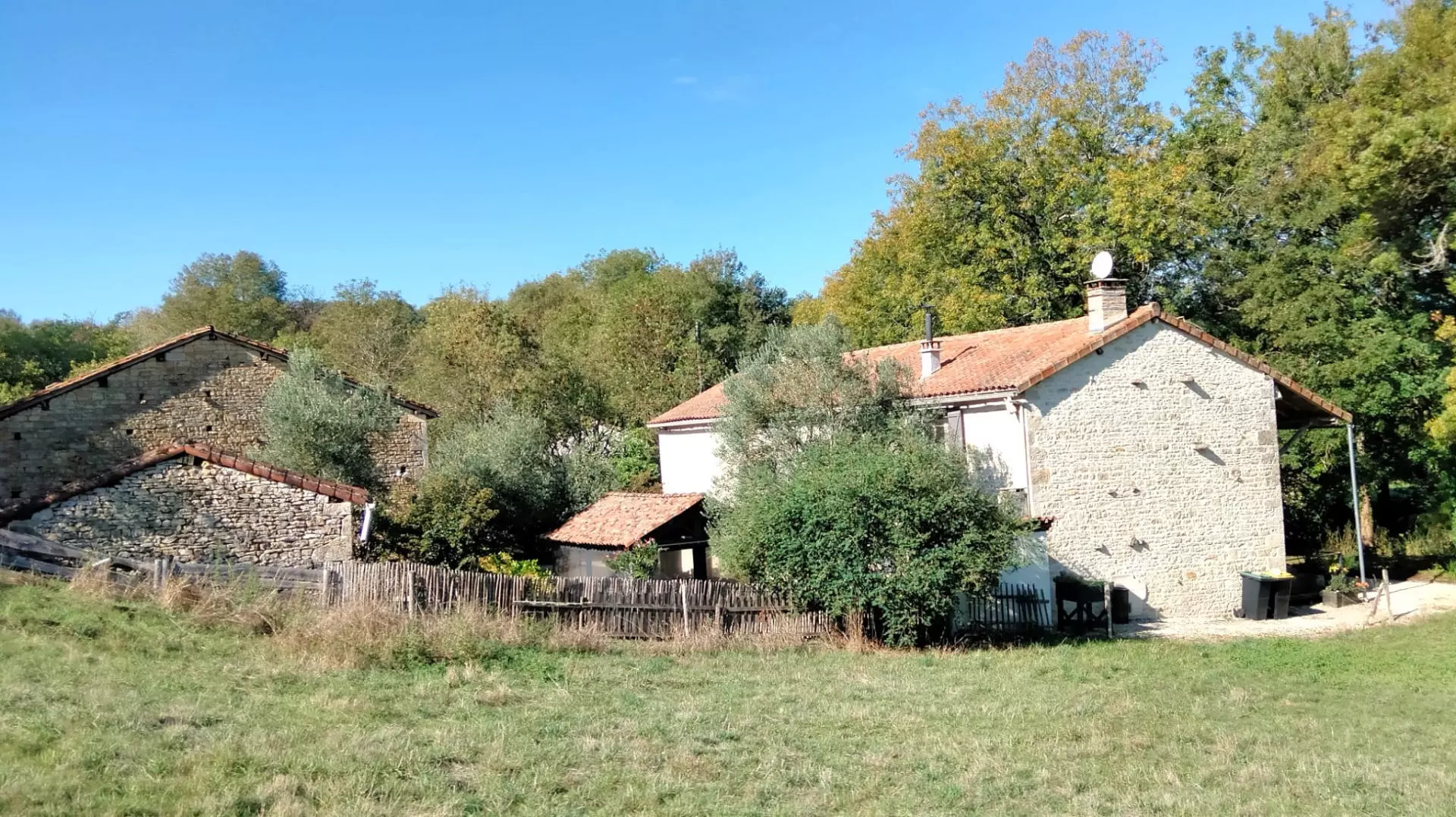 3-bedroom Country House In Nanteuil-en-vallee, France (173 M²)