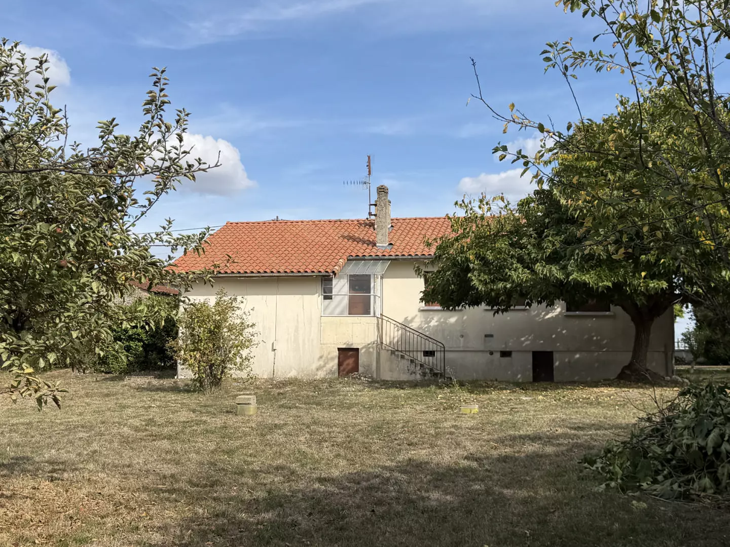 3-bedroom House In Riberac, France (90 M²)