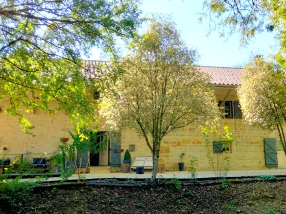3-bedroom Country House In Nanteuil-en-vallee, France (173 M²)