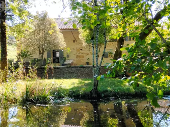 3-bedroom Country House In Nanteuil-en-vallee, France (173 M²)