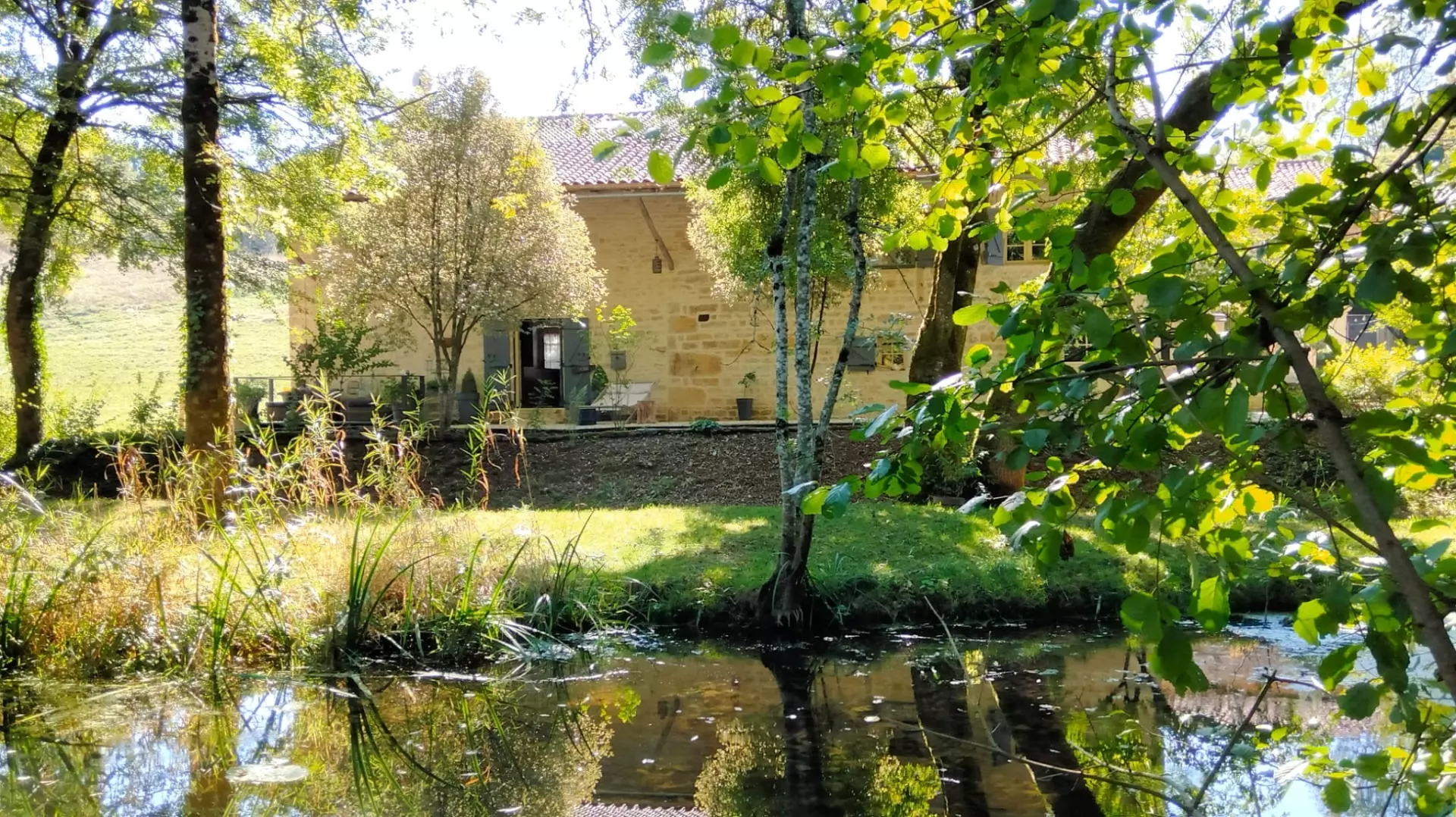 3-bedroom Country House In Nanteuil-en-vallee, France (173 M²)
