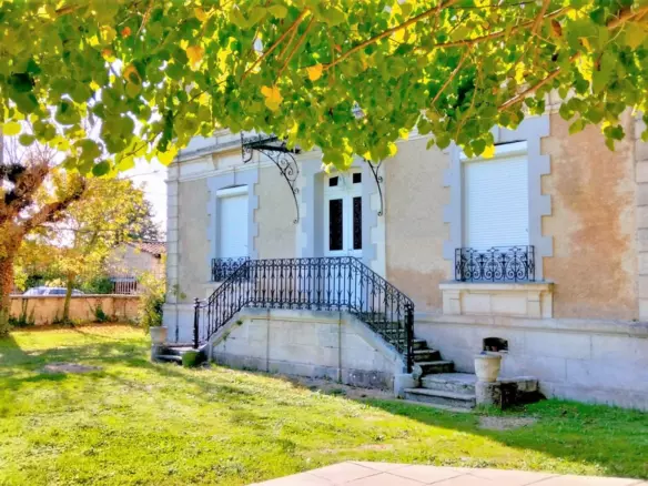 5-bedroom Maison De Maitre In Aigre, France (170 M²)