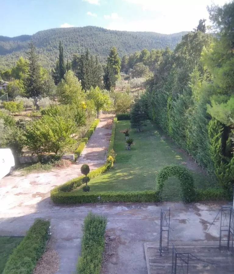 6-bedroom Detached House In Com. Malakasa, Greece (370 M²)