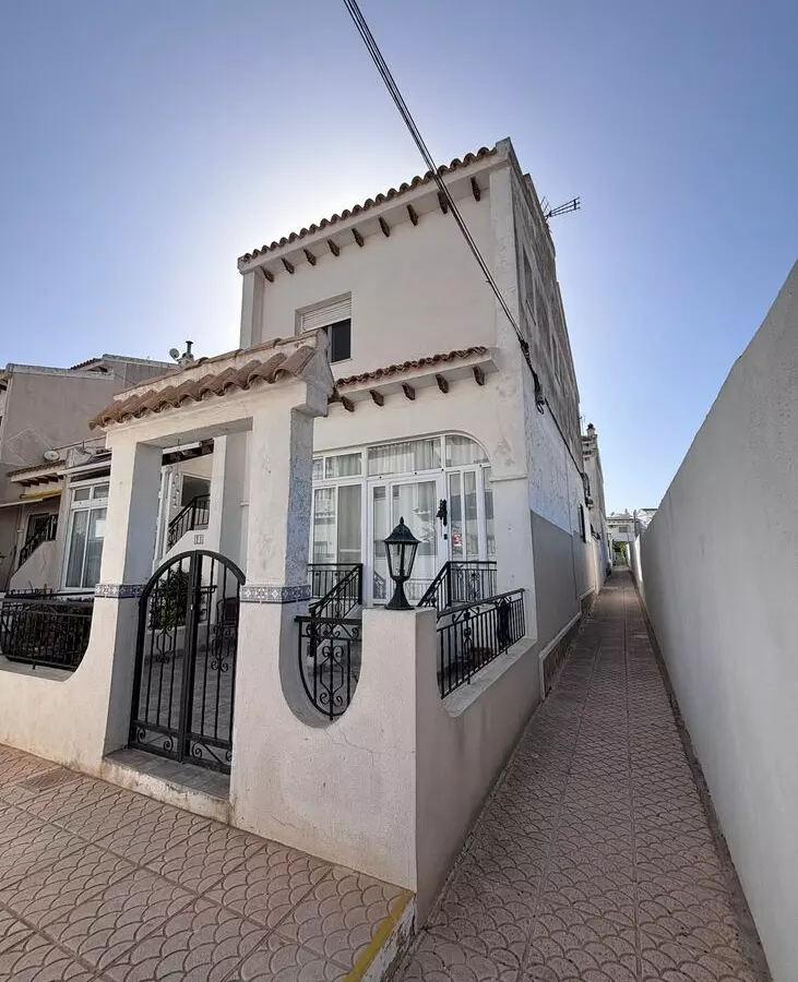 2-bedroom Town House In Villamartin, Spain (96 M²)