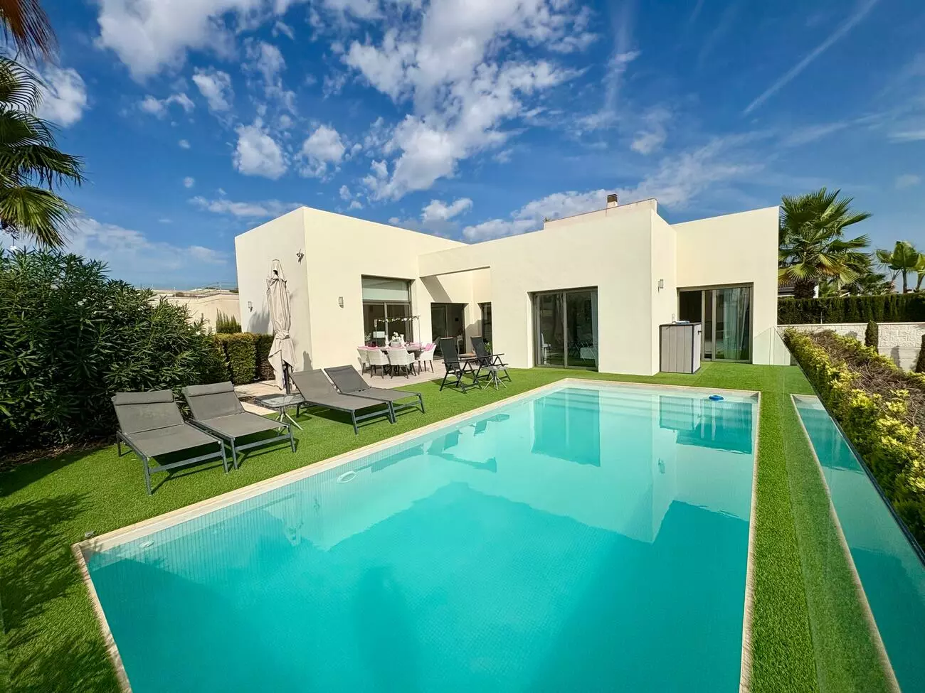 3-bedroom Villa In Benijofar, Spain (148 M²)