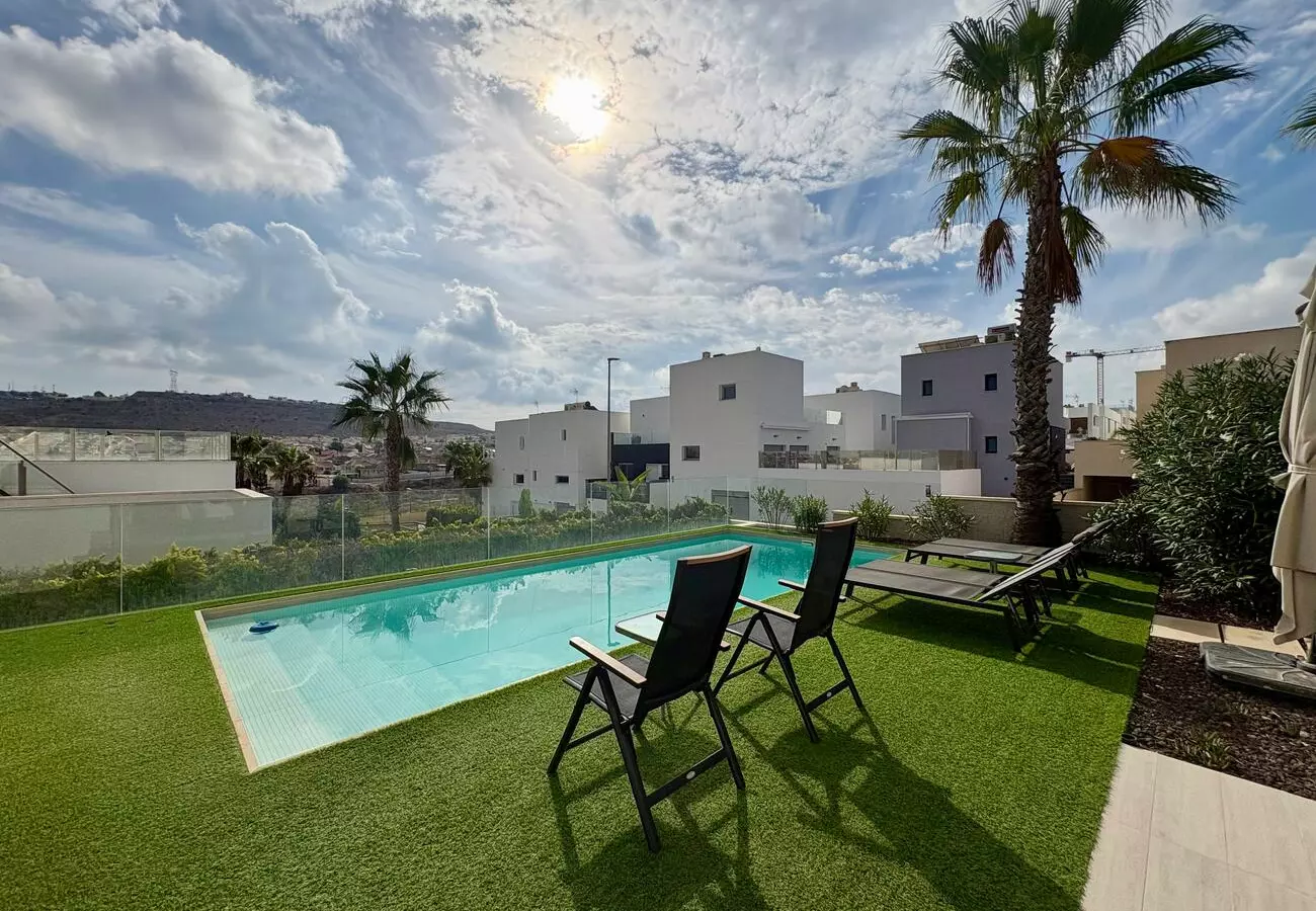 3-bedroom Villa In Benijofar, Spain (148 M²)