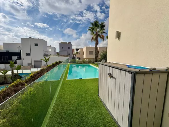 3-bedroom Villa In Benijofar, Spain (148 M²)