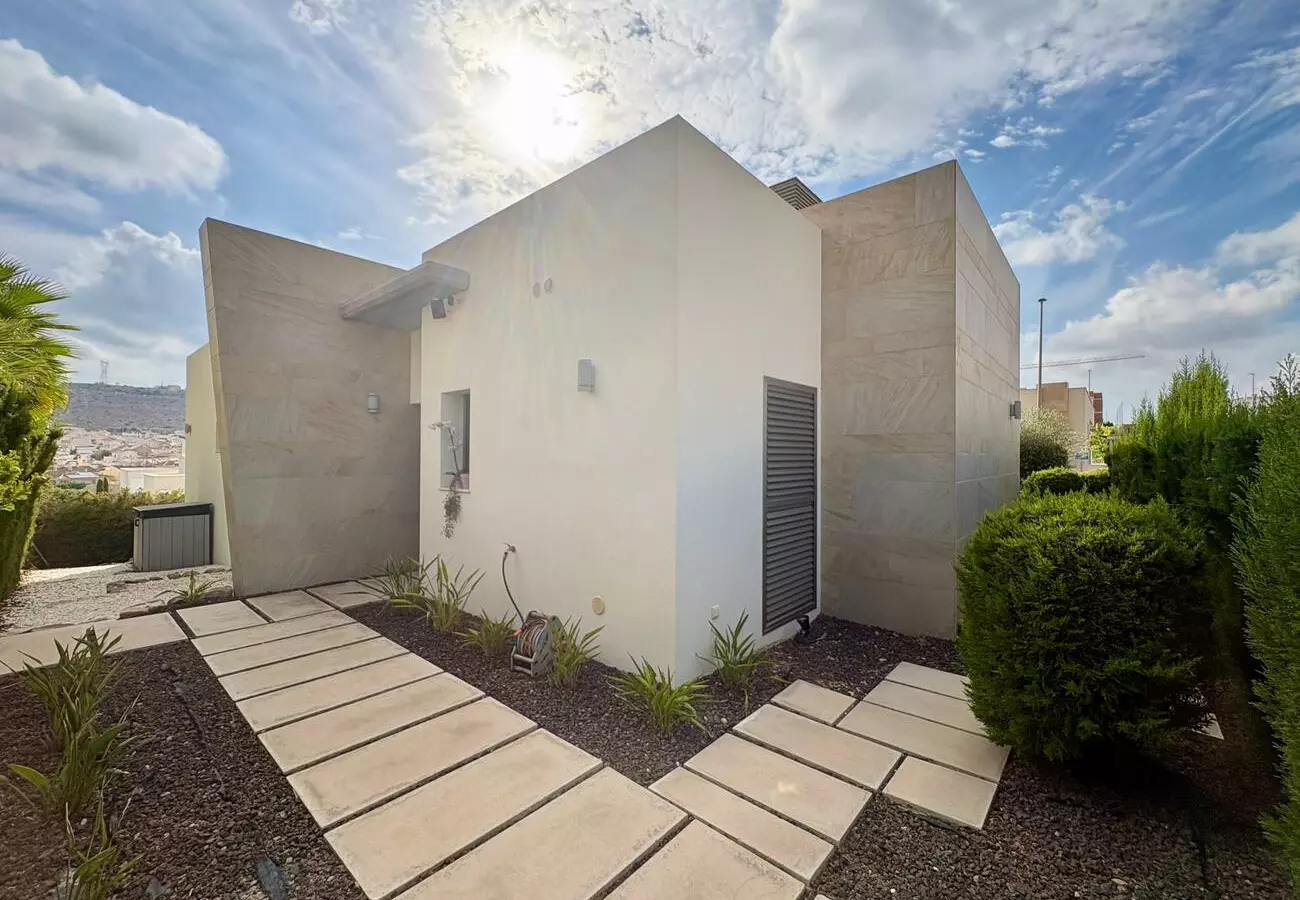 3-bedroom Villa In Benijofar, Spain (148 M²)