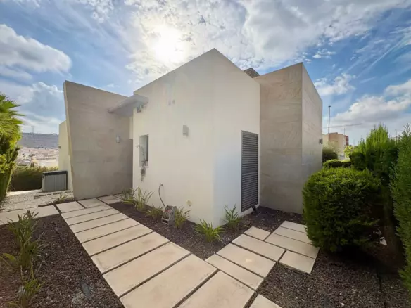 3-bedroom Villa In Benijofar, Spain (148 M²)