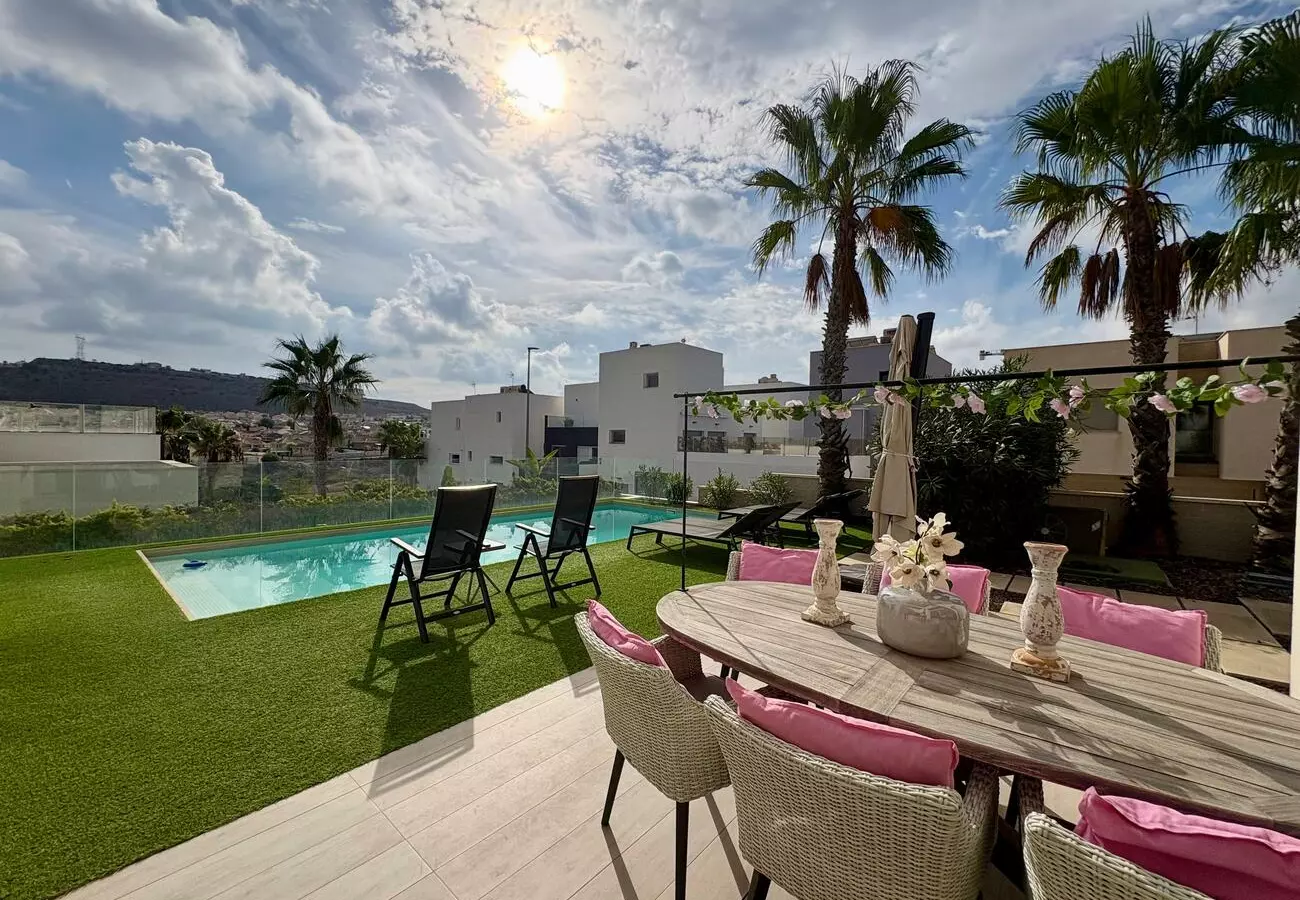 3-bedroom Villa In Benijofar, Spain (148 M²)