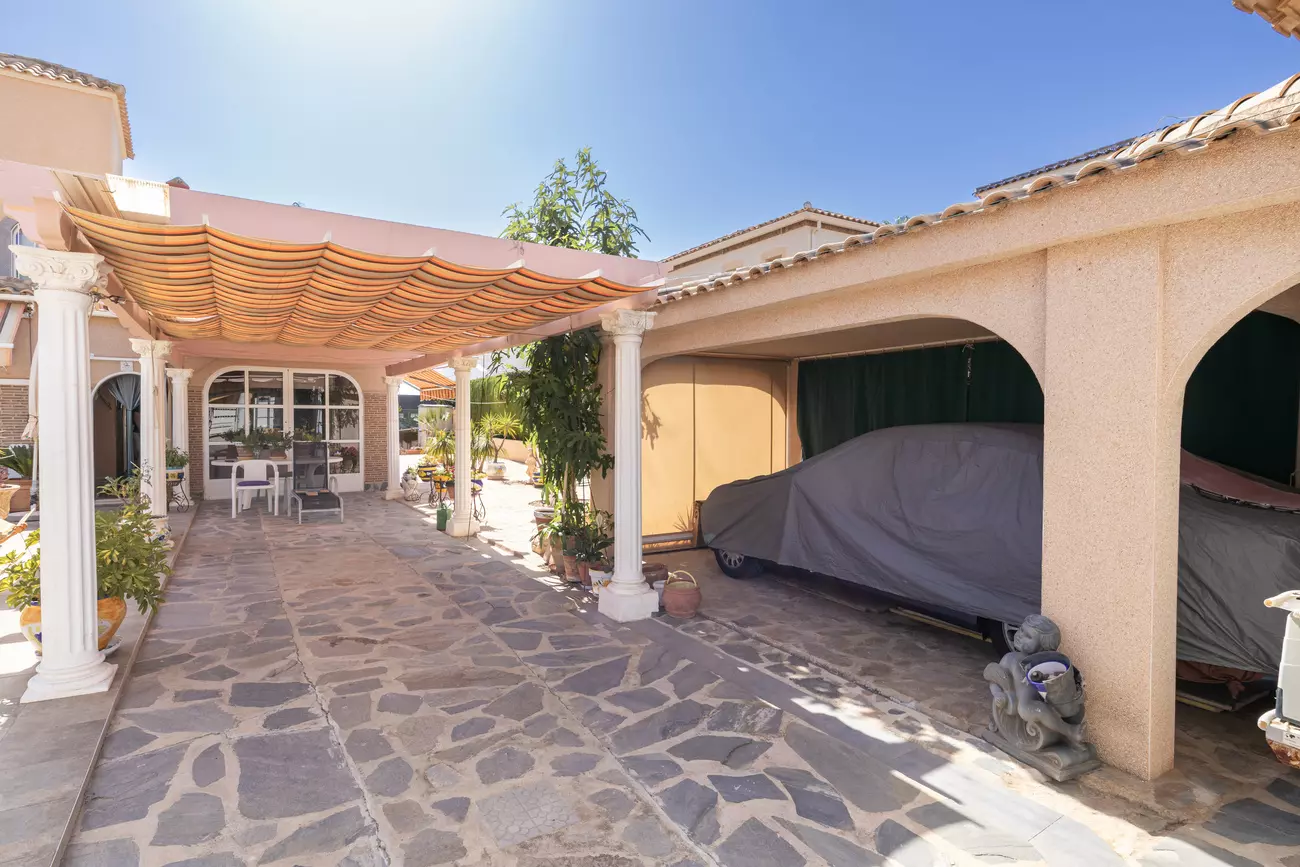 4-bedroom Villa In Orihuela Costa, Spain (180 M²)