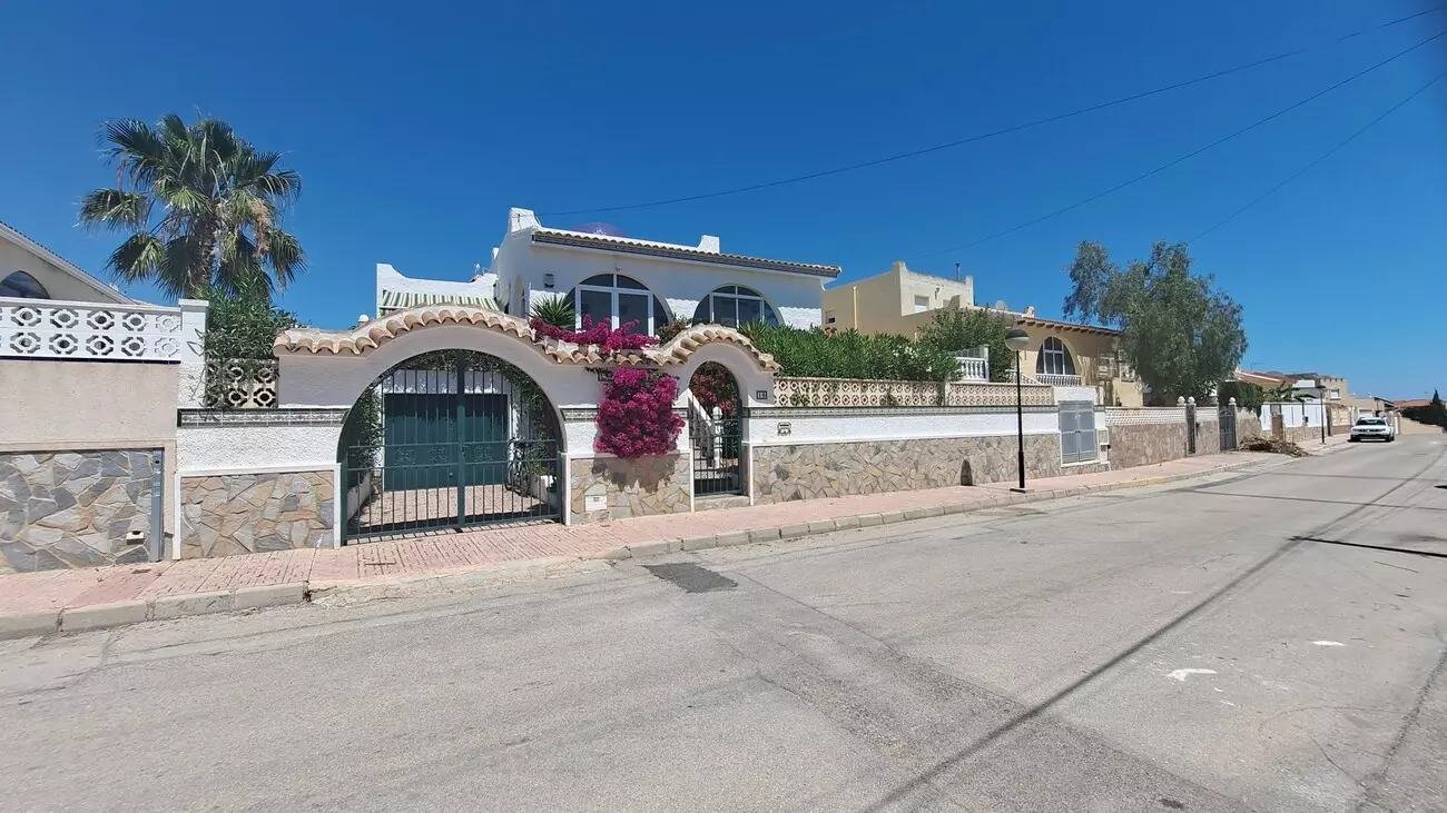 3-bedroom Villa In Orihuela Costa, Spain (173 M²)