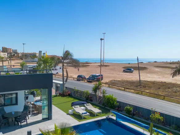 4-bedroom Villa In Torrevieja, Spain
