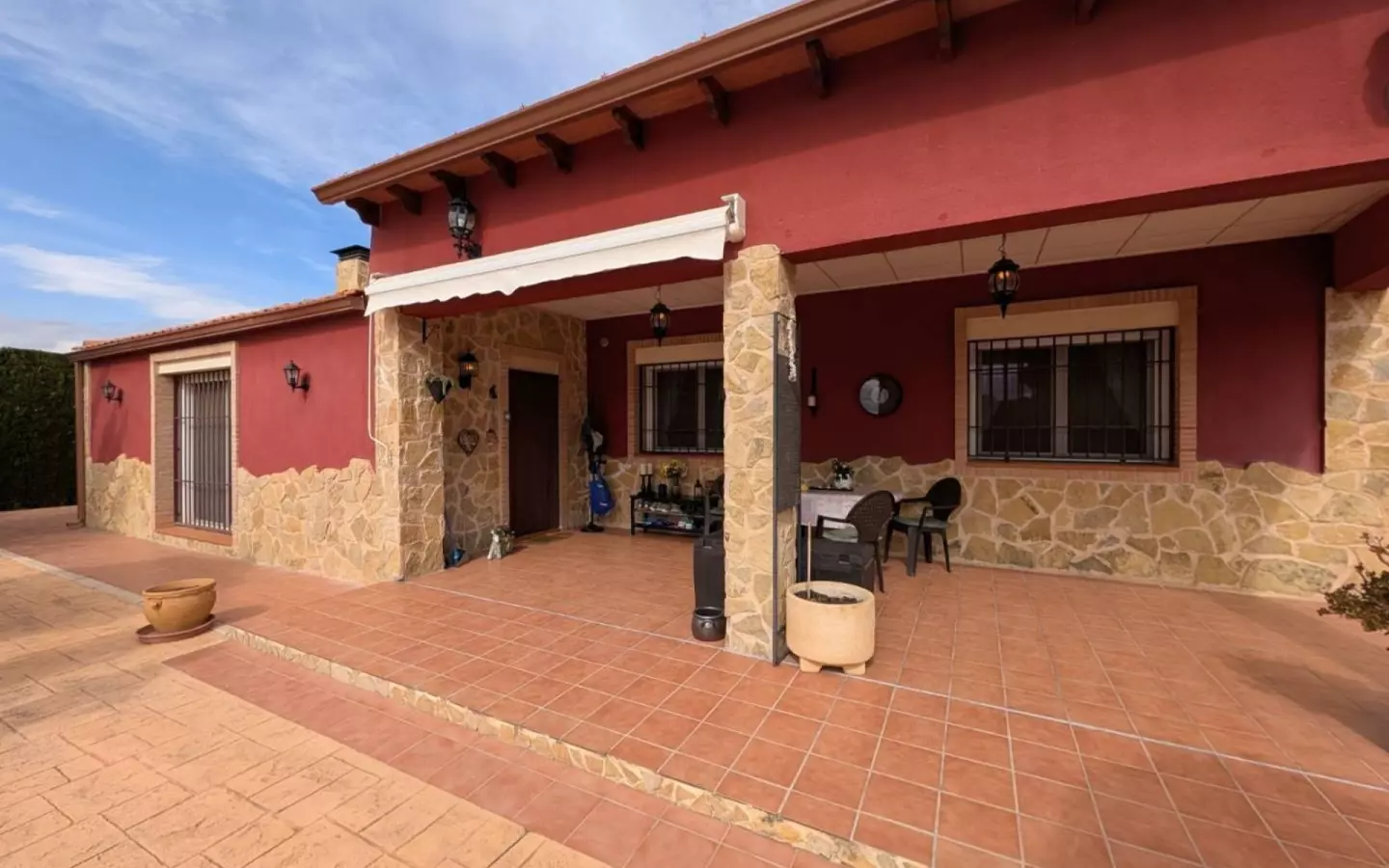 4-bedroom Finca In Sax, Spain (192 M²)