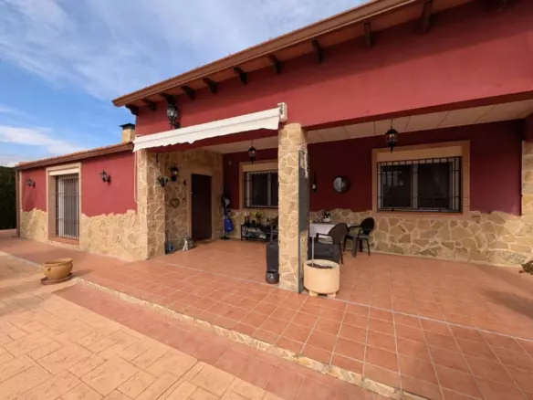 4-bedroom Finca In Sax, Spain (192 M²)