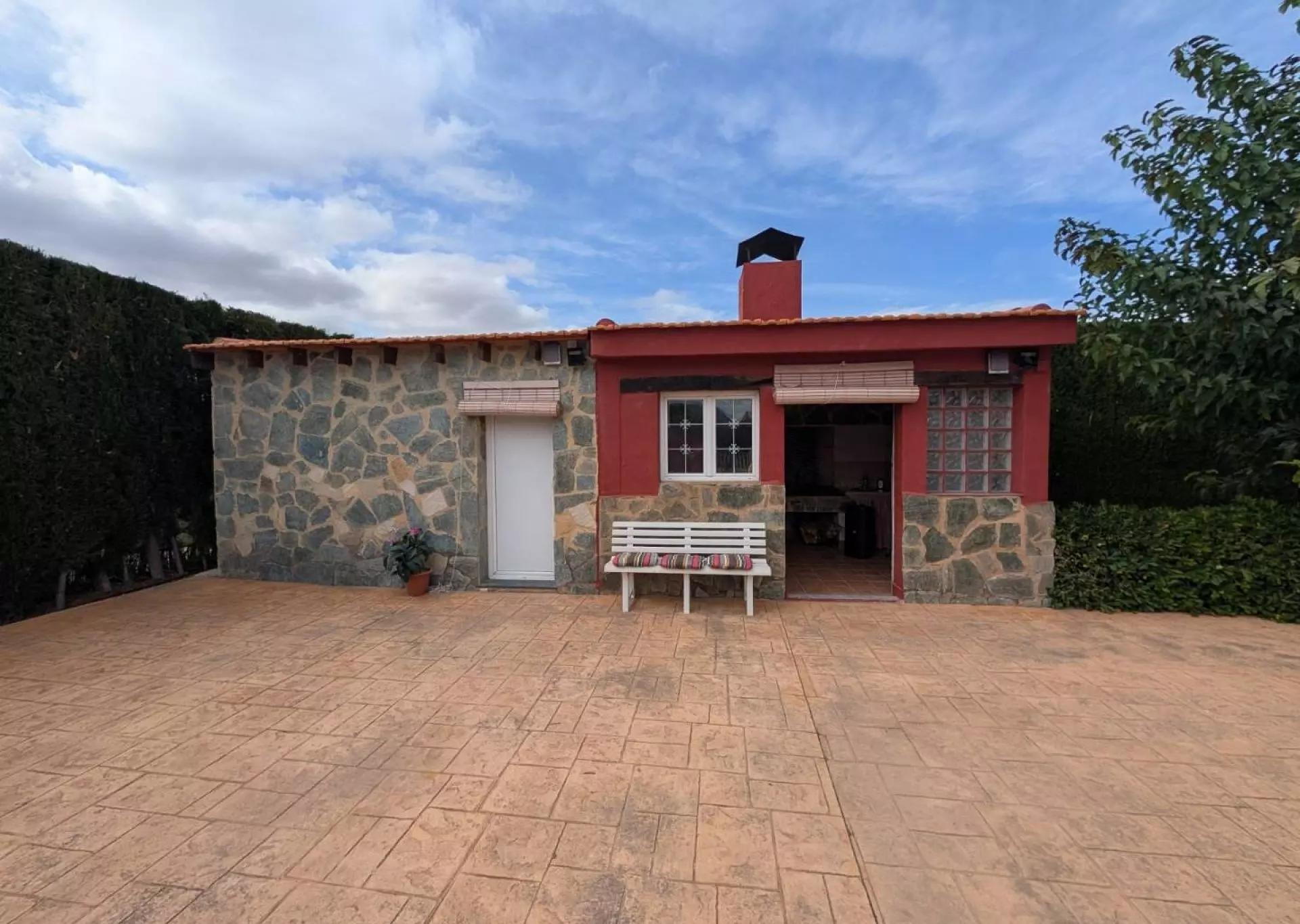 4-bedroom Finca In Sax, Spain (192 M²)
